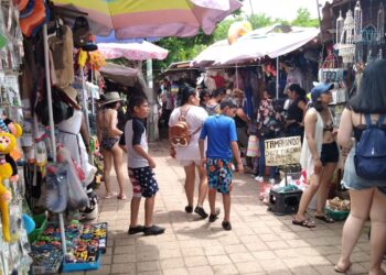 Reportan “tirada” la venta en mercado de playa Linda Ixtapa