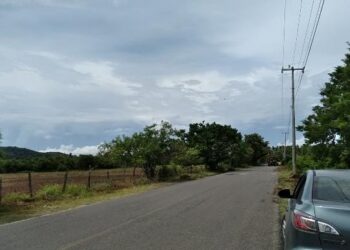 No hay luminarias en carretera a playa Linda, señalan vecinos