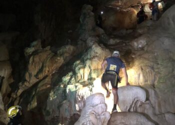 INAH descubre 15 petrograbados más en gruta de Troncones