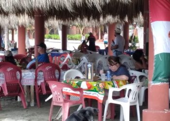 Restaurantes de La Principal, mejoran ventas por puente patrio