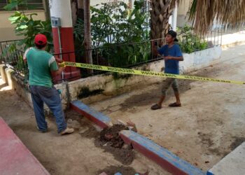 Acordonan cancha de la prepa 13, dañada por sismo del lunes