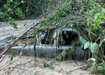 Tromba azota la sierra de Tecpan e incomunica varios poblados