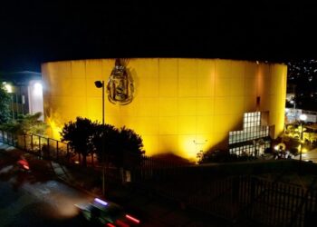 ILUMINAN DE COLOR DORADO EL CONGRESO POREL MES DE CONCIENTIZACIÓN DEL CÁNCER INFANTIL