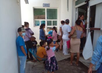 Inicia vacunación a niños en Coahuayutla y La Unión