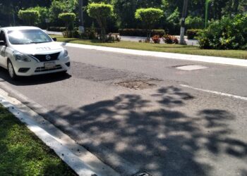 Se quejan transportas por baches en Ixtapa