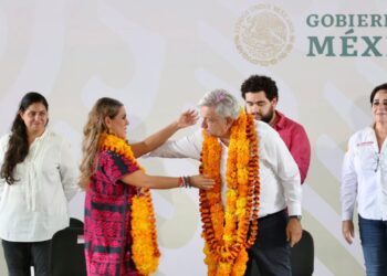 INICIA AMLO Y EVELYN SALGADO GIRA DE TRABAJO POR GUERRERO, REVISAN  PROGRAMAS BIENESTAR Y CAMINOS ARTESANALES