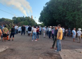 Pobladores de ejidos de La Unión toman acceso a termoeléctrica