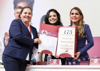 Reconoce Evelyn Salgado a mujeres y hombres que todos los días contribuyen al crecimiento y bienestar de Guerrero