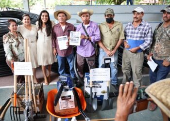 Habitantes de la zona Norte recibieron enseres agrícolas de la presidenta del DIF-Guerrero, Liz Adriana Salgado Pineda