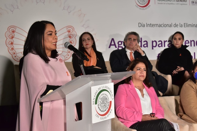 Beatriz-Mojica-reconoce-evelyn-salgado-congreso
