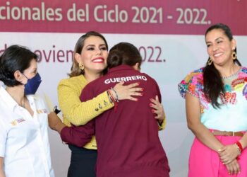 Entrega Evelyn Salgado estímulos y reconocimientos a medallistas y atletas destacados de Guerrero