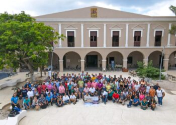 Pescadores acuerdan organizarse ante abandono al sector