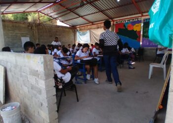 Prepa de San José se levanta con esfuerzo de los padres