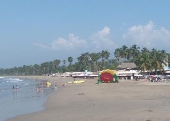 Sigue llegando turismo con poco poder adquisitivo a playa Linda en Ixtapa