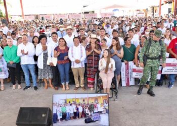 Cumple Evelyn Salgado y regresa a San Miguel Totolapan con todos los programas de atención social y bienestar