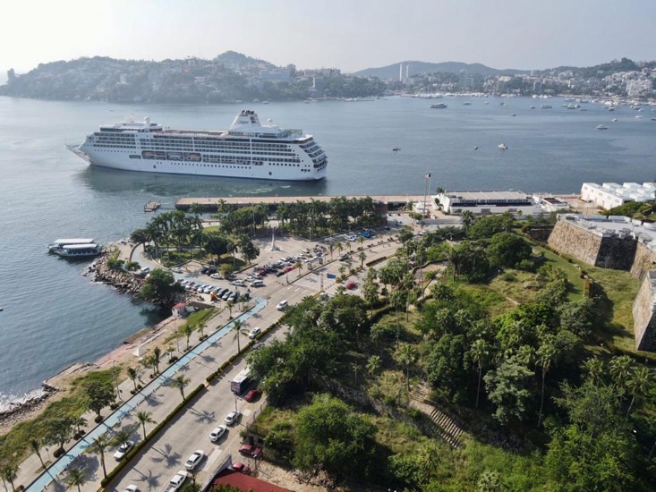 Seven-Seas-Splendor-acapulco-dic-31-2022.jpg
