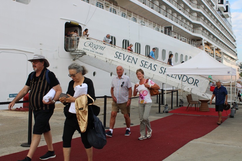 Seven-Seas-Splendor-acapulco-dic-31-2022.jpg