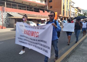 Padres de secundaria José Martí, también sostendrán reunión con SEG