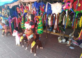 Fabricantes de piñatas, esperan buenas ventas con inicio de Posadas