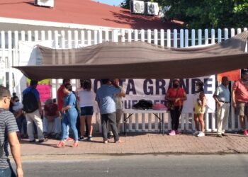 CETEG para labores y toman oficinas recaudadoras de Finanzas Zihuatanejo