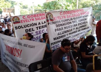 Padres en la secundaria José Martí, buscan intervención de gobernadora