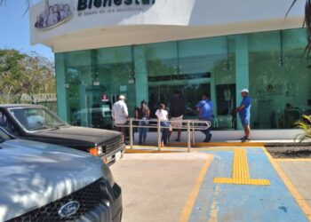 No se da abasto atención del banco Bienestar, denuncian usuarios