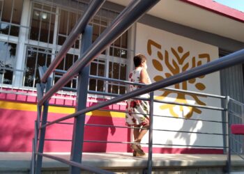 Reconstruyen aulas con menor presupuesto del aprobado, denuncian en Zihuatanejo