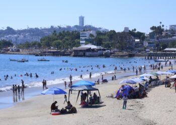 Comienza el arribo de familias a centros de recreo y playas de Guerrero para disfrutar las fiestas de fin de año