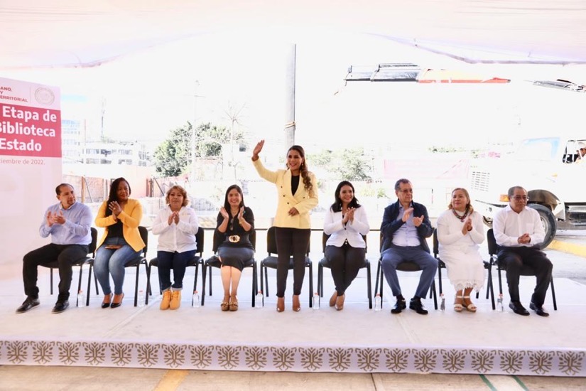 banderazo-obra-biblioteca-evelyn-salgado_.jpg