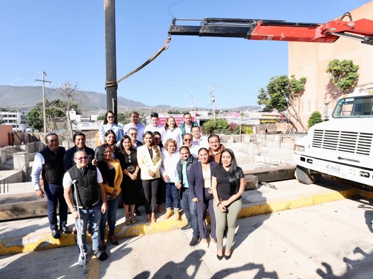 banderazo-obra-biblioteca-evelyn-salgado_.jpg