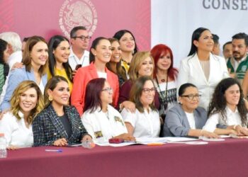 Asiste Evelyn Salgado a la sesión del Consejo Nacional de Seguridad Pública y de Protección Civil encabezado por el presidente Andrés Manuel López Obrador en Veracruz