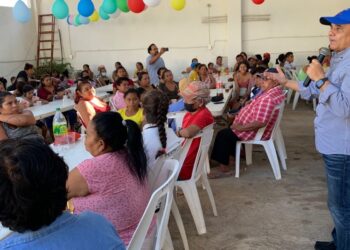 Lleva el Senador Manuel Añorve a municipios y poblados de Guerrero presentes navideños y apoyos