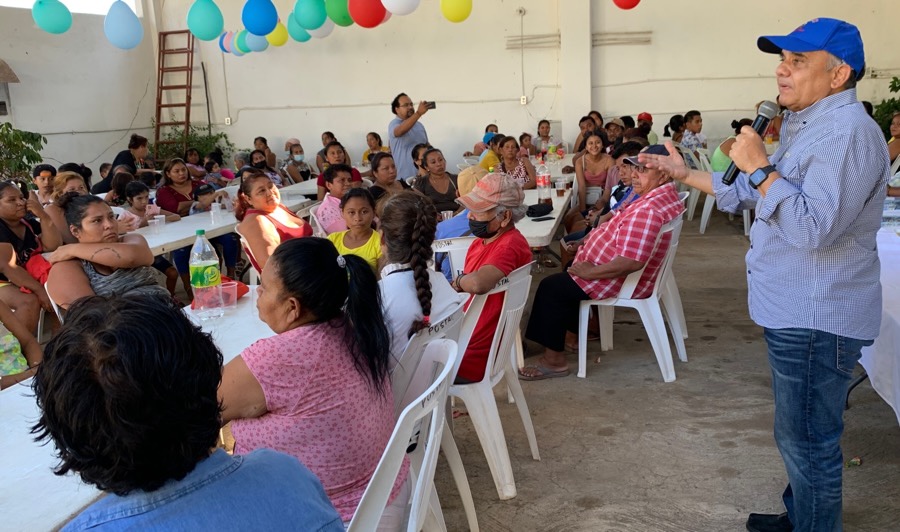 manuel-anorve-apoyos-navidenios-acapulco.jpg
