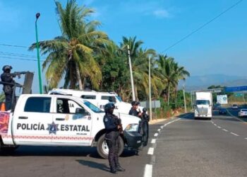 POLICÍA ESTATAL REALIZA RECORRIDOS DE SEGURIDAD EN TRAMOS CARRETEROS DE LA REGIÓN COSTA GRANDE