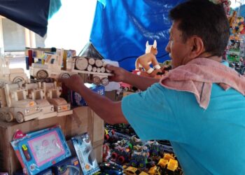 Por nostalgia se siguen vendiendo juguetes de madera