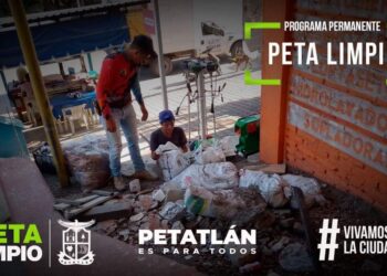 Dirección de servicios públicos trabajando en la limpieza