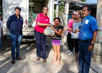 Gobierno de Petatlán y DIF entregan mil 500 despensas