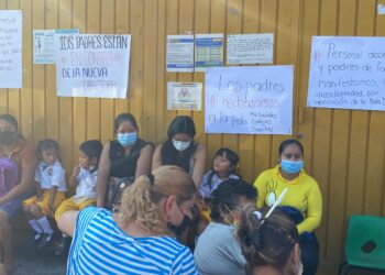Padre toman jardín de niños, rechazan a nueva directora&nbsp;