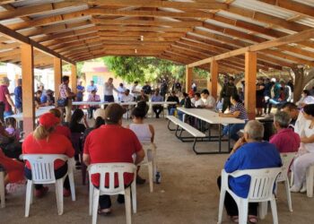 Continúan mesas de trabajo con pobladores de Petatlán y Tecpan