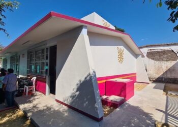 Entrega IGIFE obras de infraestructura educativa en Tlaxmalac, en el municipio de Huitzuco
