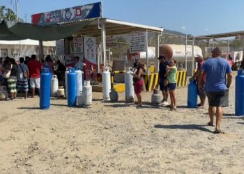 Abarrotada única gasera con servicio en Zihuatanejo