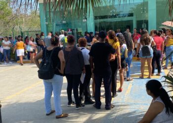 Continúan quejas por saturación de Banco Bienestar