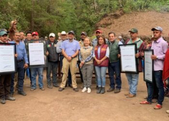 Sierra de Coyuca de Catalán y Petatlán  reciben certificados CONANP