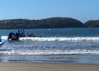 Cambian sede de embarque en playa Linda por fuerte oleaje