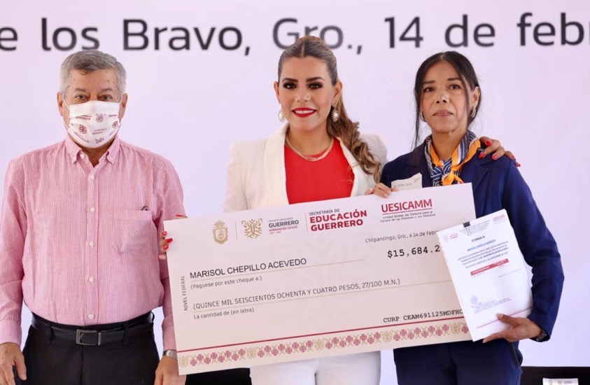 estimulos-educacion-basica-guerrero-evelyn.jpg