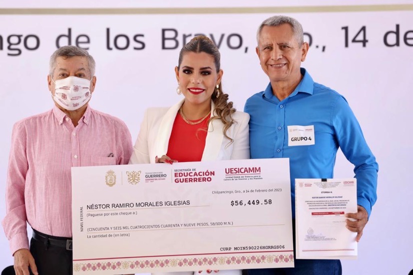 estimulos-educacion-basica-guerrero-evelyn.jpg