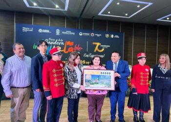 Asiste la titular de Cultura a la develación del Billete de Lotería, conmemorativo a la Feria de la Bandera