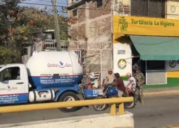 Reactiva servicio dos gaseras de Zihuatanejo