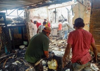 Gobierno de Petatlán apoya a familias afectadas por incendio en San Jeronimito