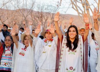 Decenas de familias guerrerenses dan la bienvenida a la primavera en la Organera-Xochipala organizado por el DIF Guerrero